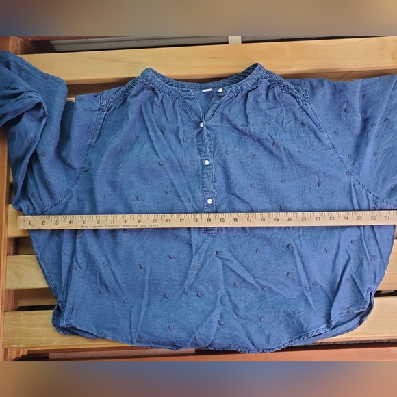 Old Navy Chambray Blue 3/4 Sleeve Blouse with Mandarin Collar. MED. Boho - Picture 11 of 11